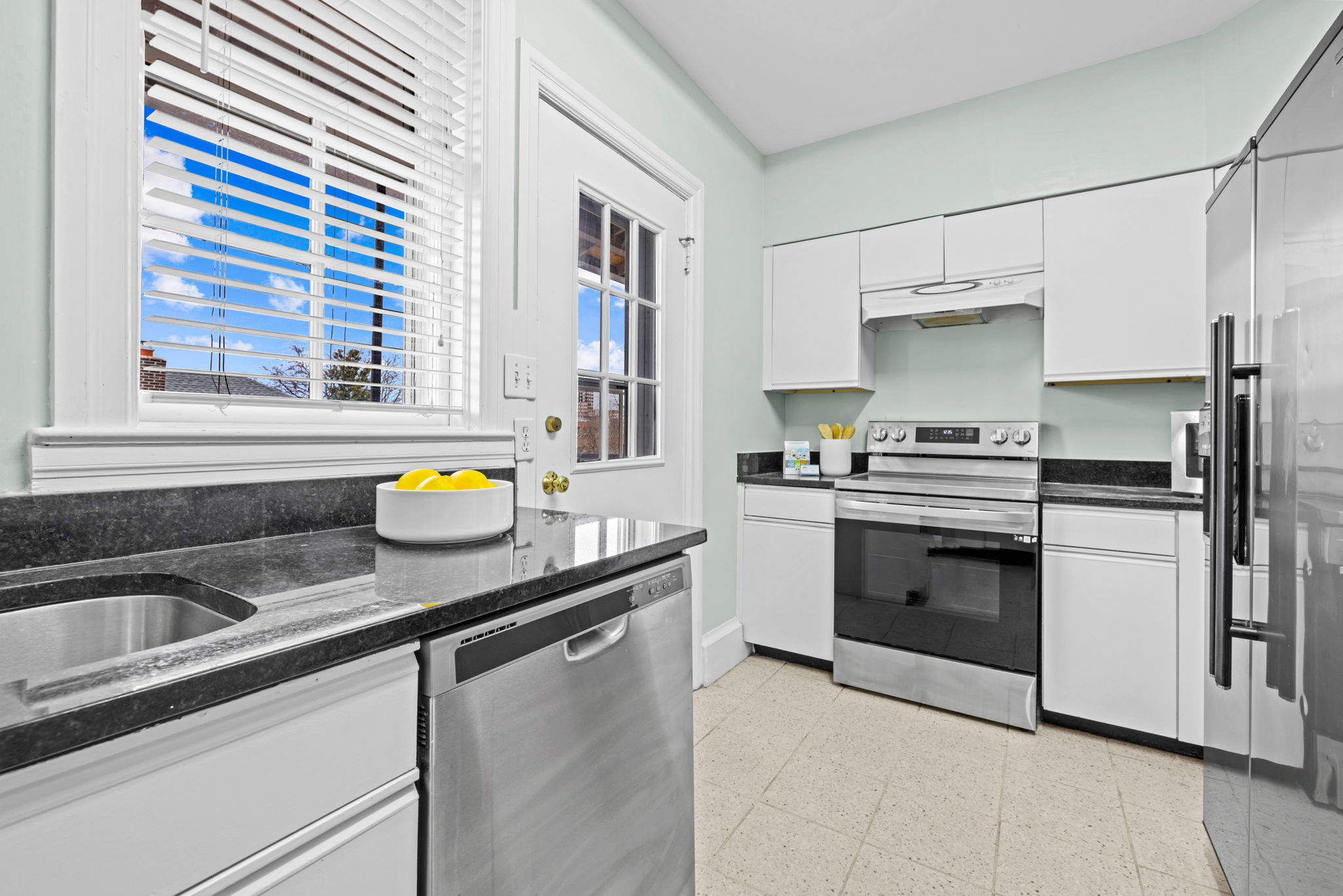 910 Greenway Ct, Norfolk, VA 23507, USA Photo 16