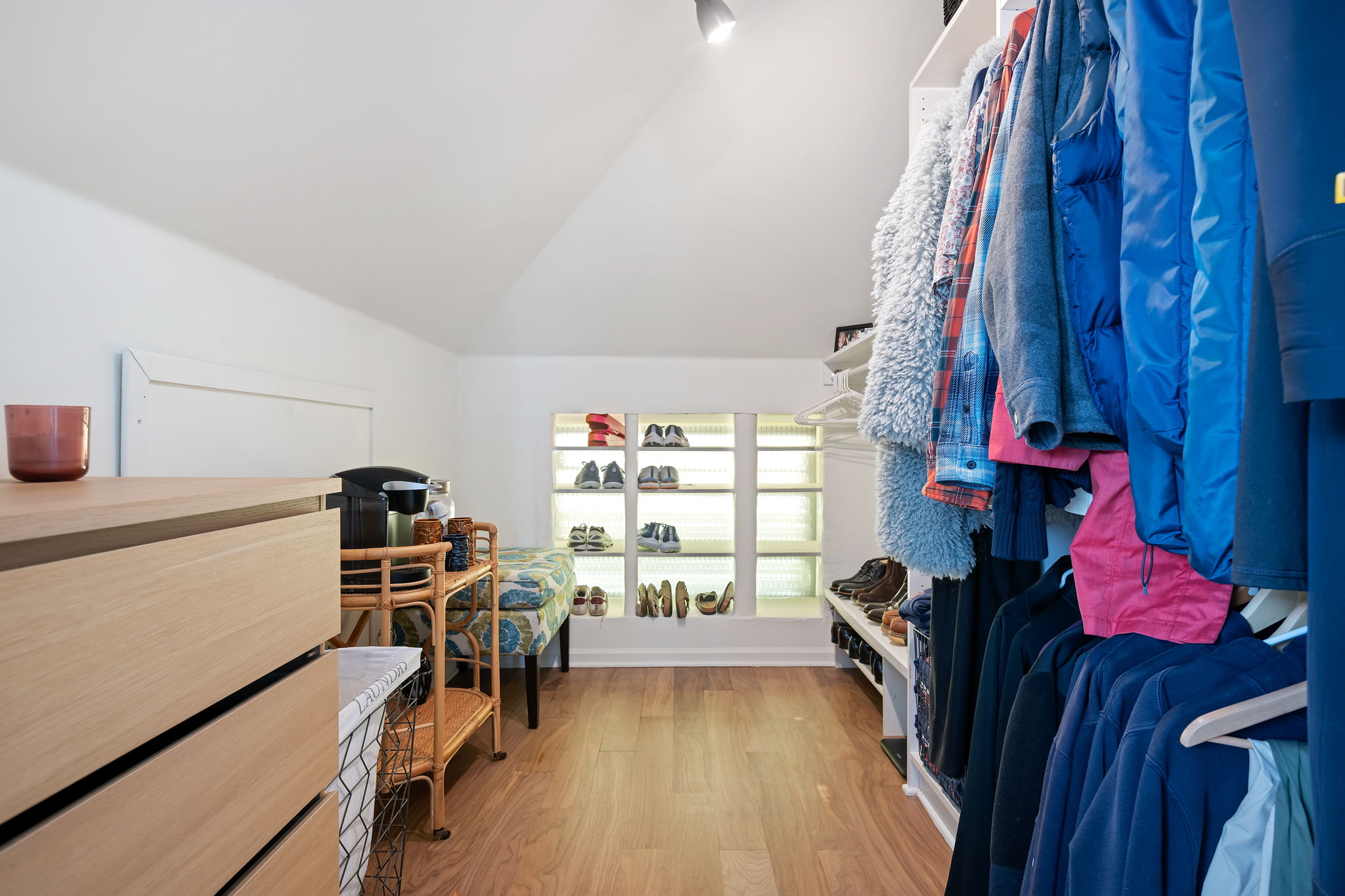 27 - Closet
