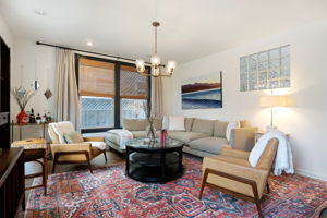 06 - Family Room