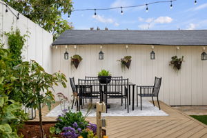 16 - Outdoor Dining
