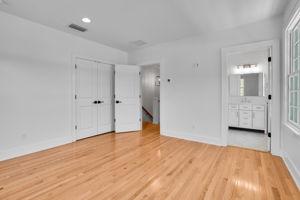 2nd FLR Front Bedroom w/ Bath