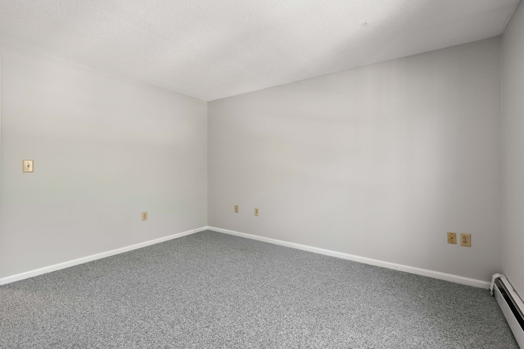 910 White Cedar Blvd, Portsmouth, NH 03801, USA Photo 13