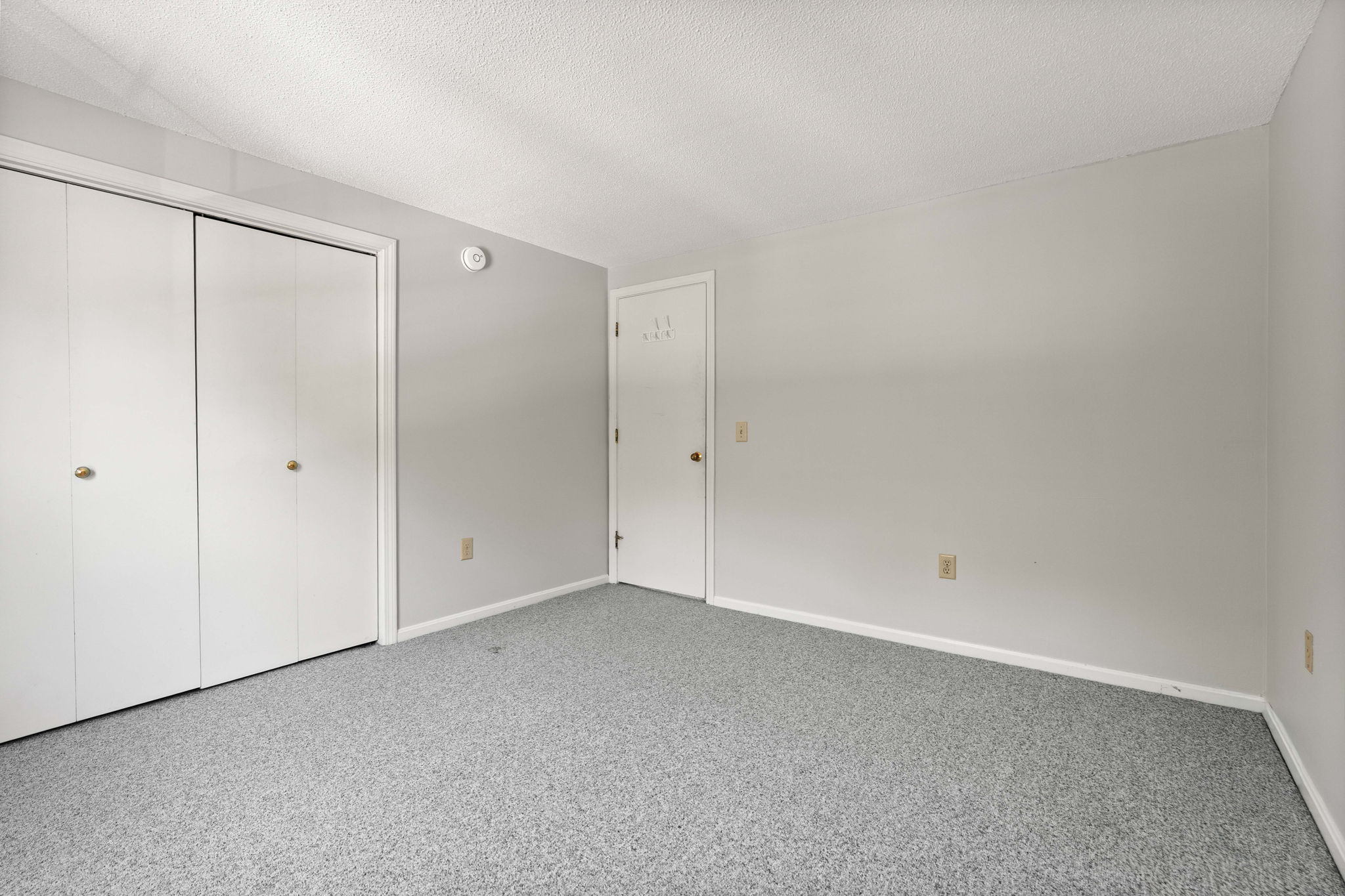 910 White Cedar Blvd, Portsmouth, NH 03801, USA Photo 14