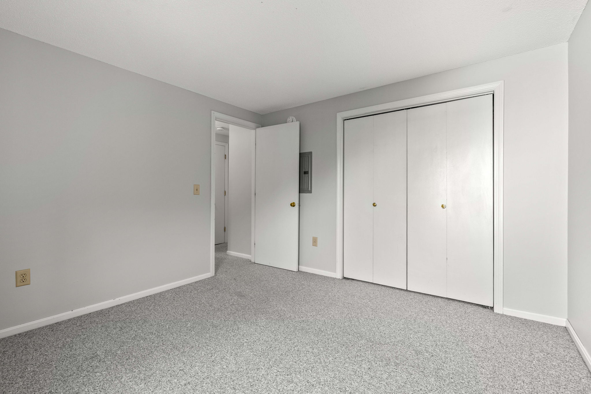 910 White Cedar Blvd, Portsmouth, NH 03801, USA Photo 19
