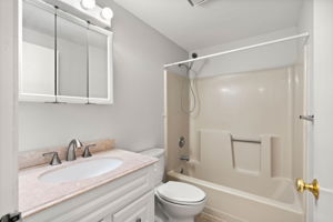 910 White Cedar Blvd, Portsmouth, NH 03801, USA Photo 14