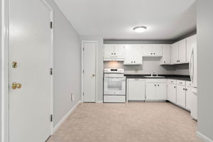 910 White Cedar Blvd, Portsmouth, NH 03801, USA Photo 27
