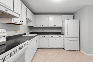 910 White Cedar Blvd, Portsmouth, NH 03801, USA Photo 29