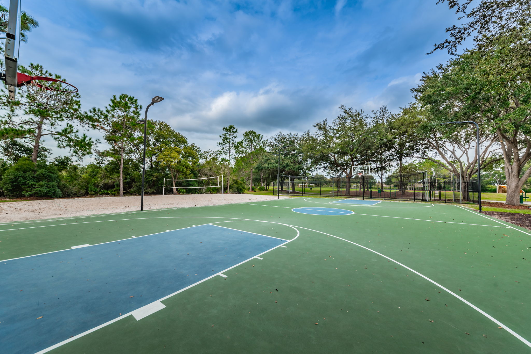 17Hunters Green Basketball Court