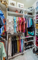 Master Bedroom Walk-in Closet1