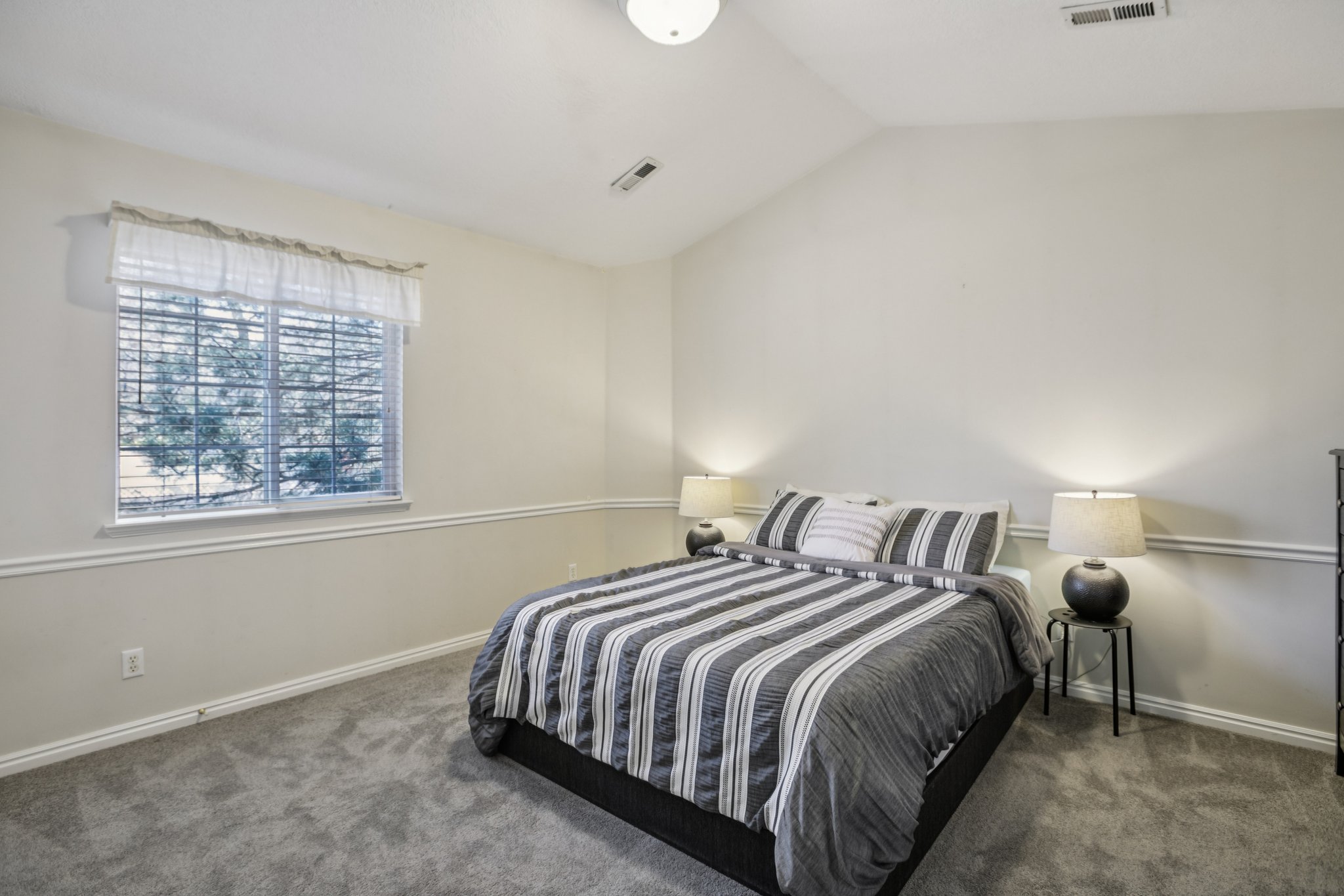 S Enchanted Oak Ln-S1903-027.jpg