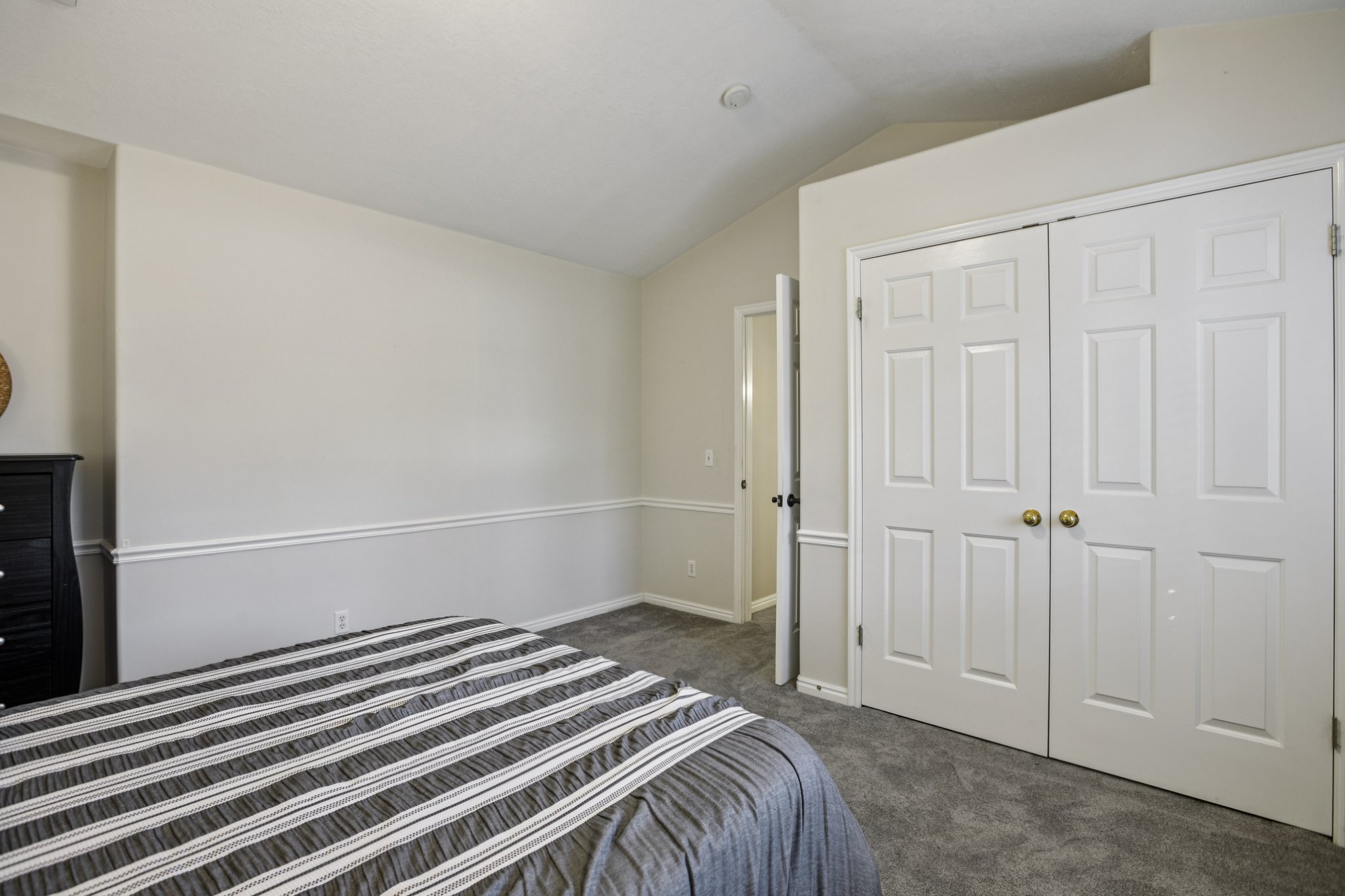 S Enchanted Oak Ln-S1903-028.jpg