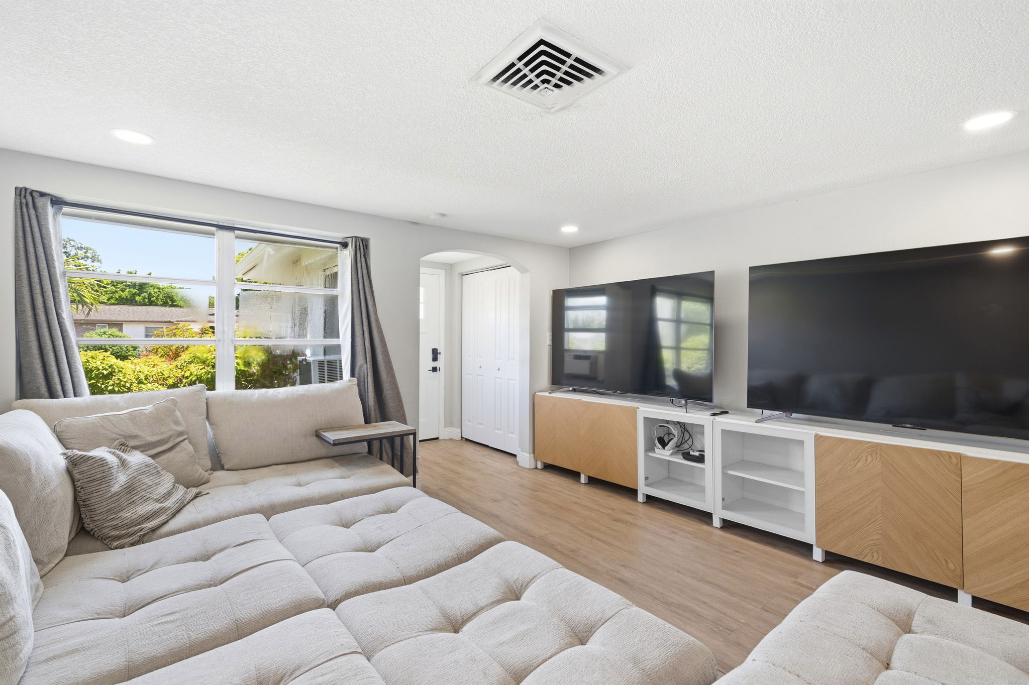 Interiors (4)