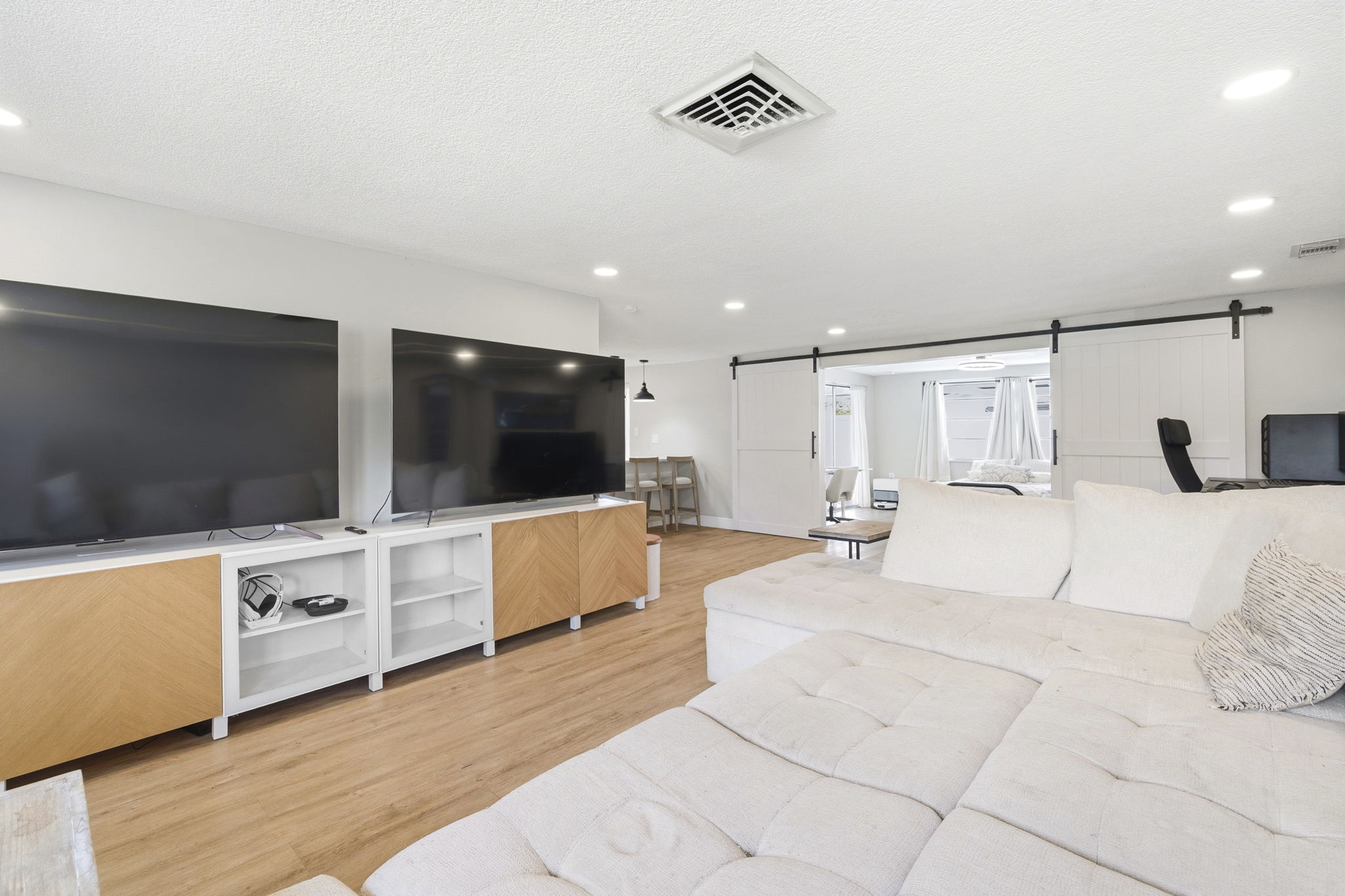 Interiors (5)