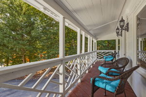 70-Shared Balcony