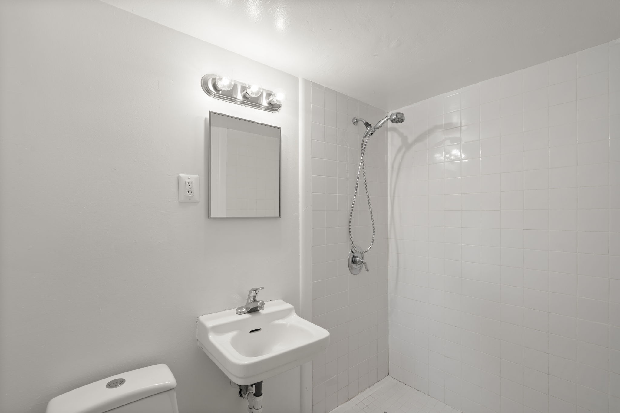 Lower Level Full Bath