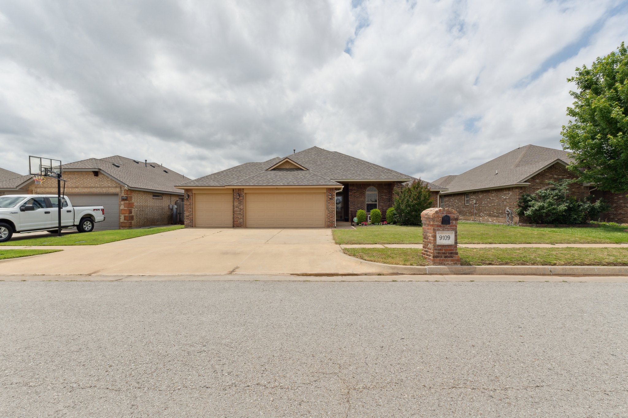 9109 Misty Ln_001.jpg