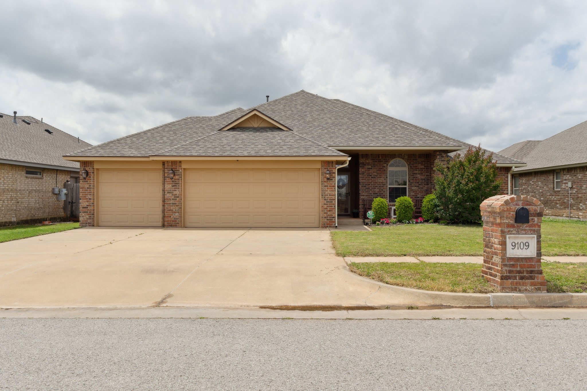 9109 Misty Ln_002.jpg