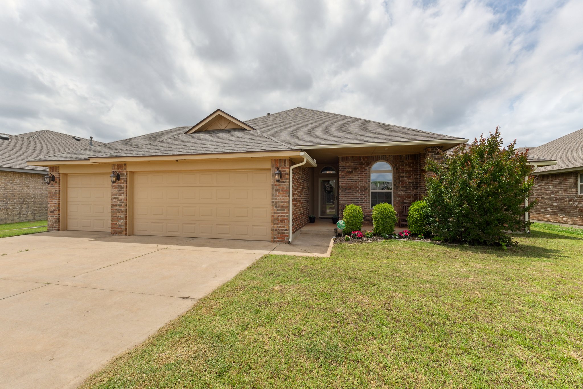 9109 Misty Ln_003.jpg