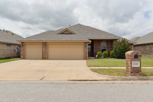9109 Misty Ln_002.jpg