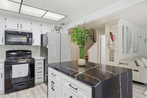 011_F8_911 Erie Cir