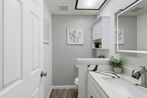 026_F8_911 Erie Cir
