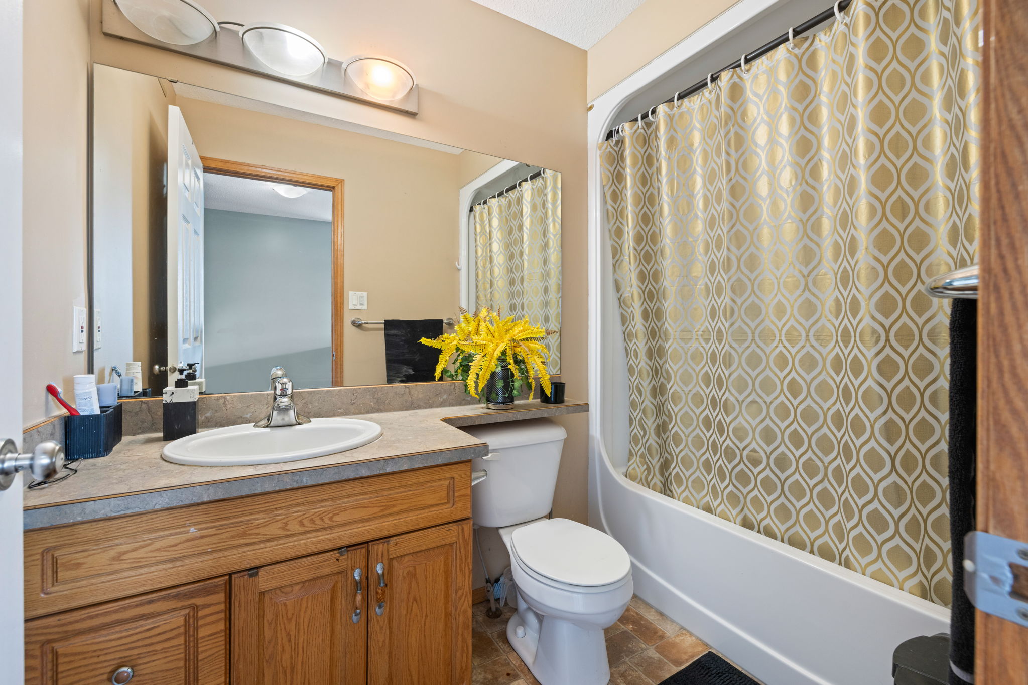 911 Gull Rd. - 17. Bathroom