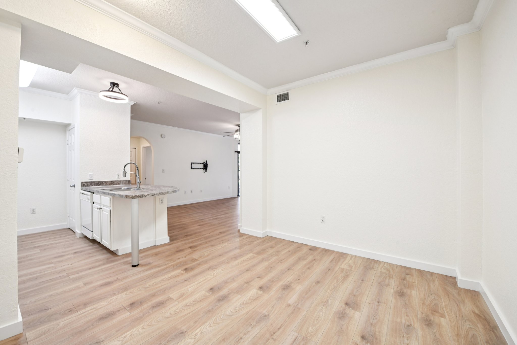 N Orange Ave 101-S2603-009.jpg