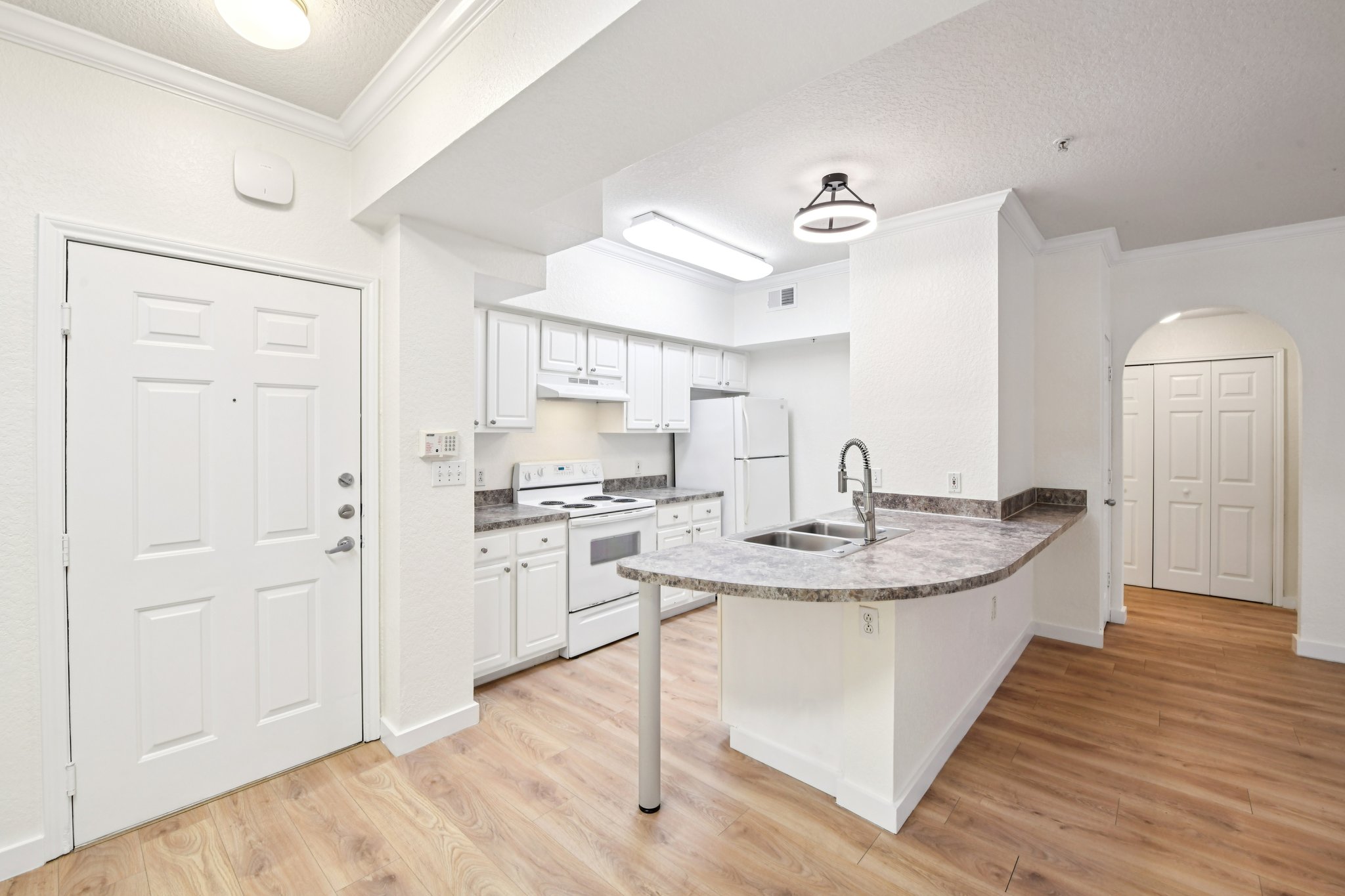 N Orange Ave 101-S2603-011.jpg