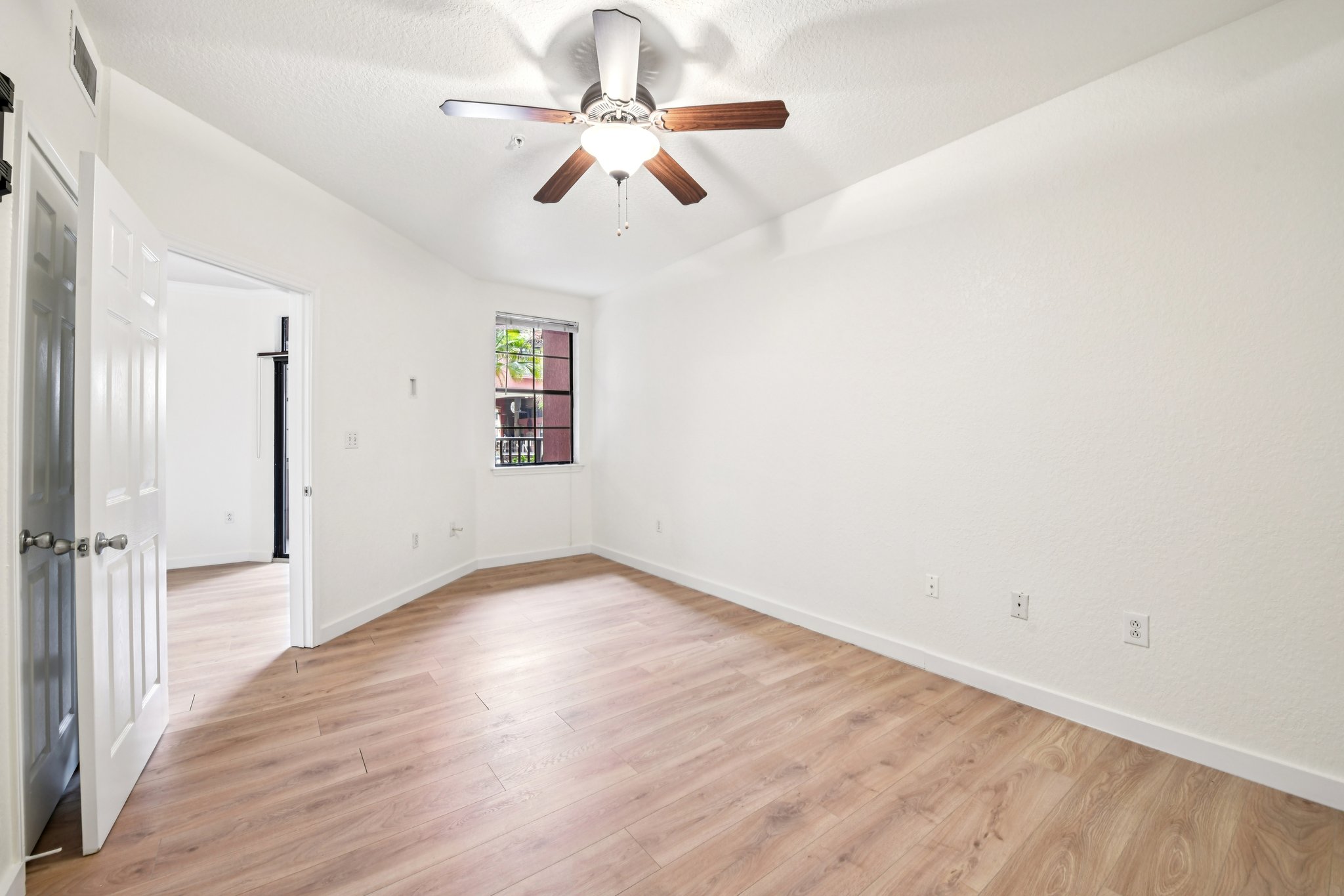 N Orange Ave 101-S2603-017.jpg