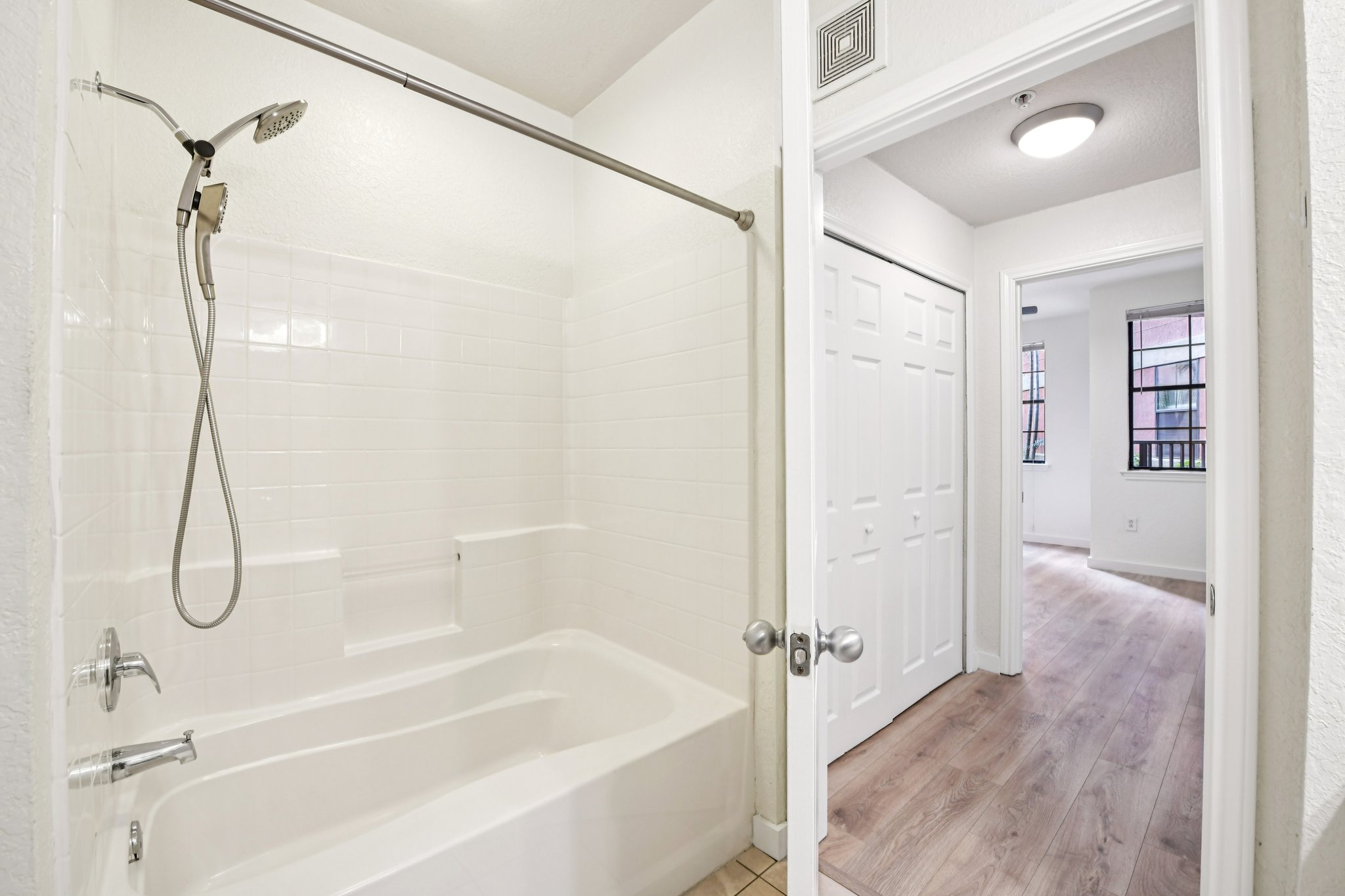 N Orange Ave 101-S2603-022.jpg