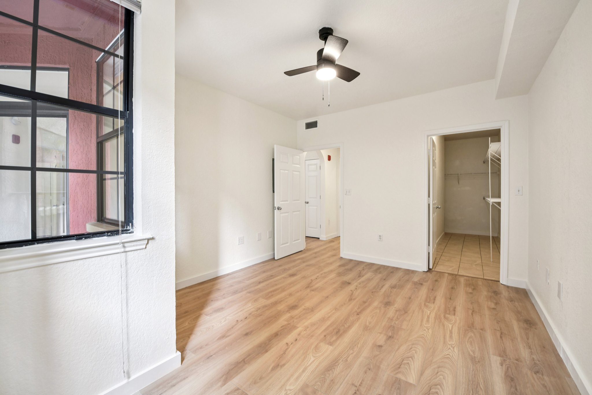 N Orange Ave 101-S2603-025.jpg