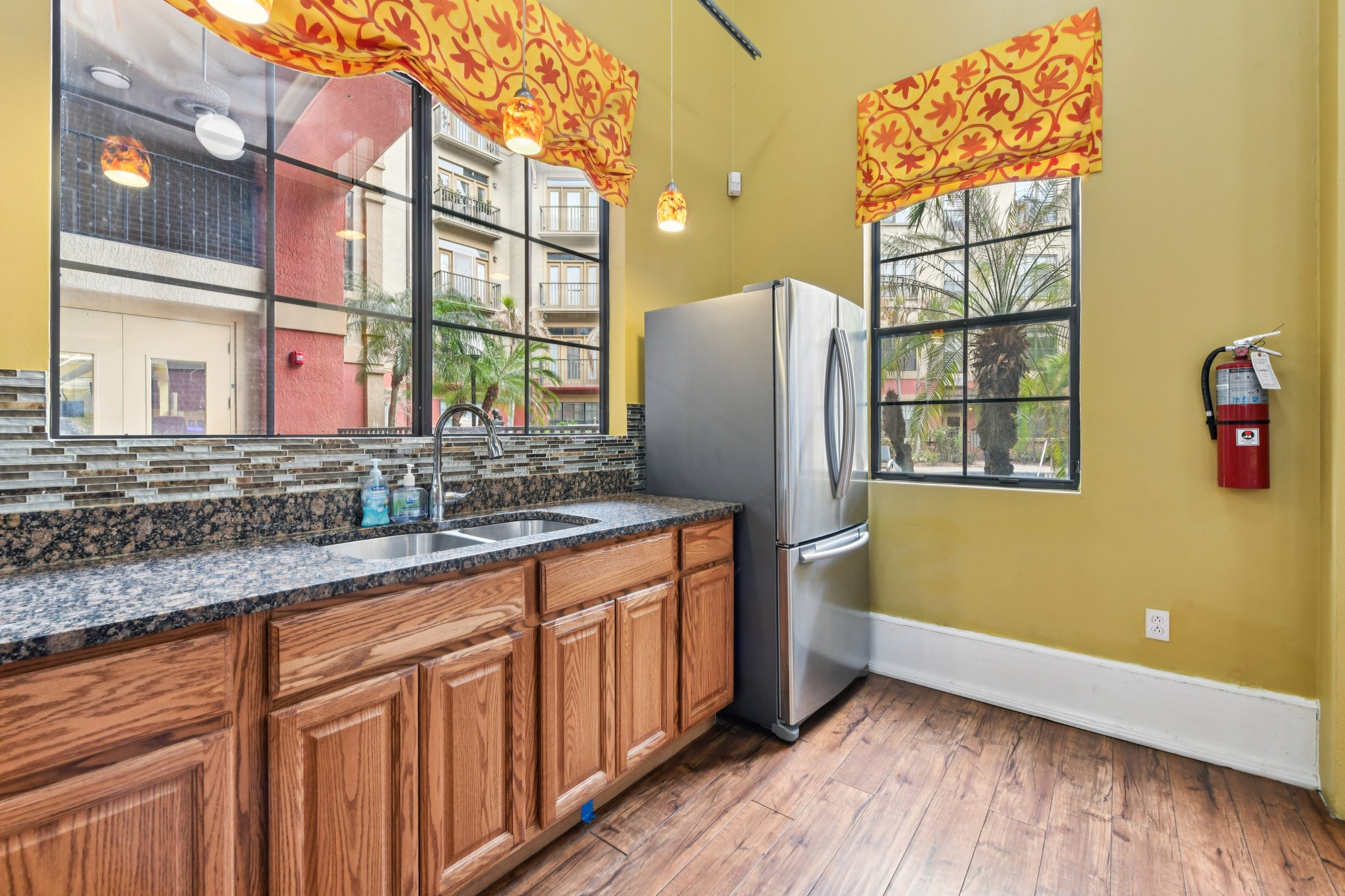 N Orange Ave 101-2603-907.jpg