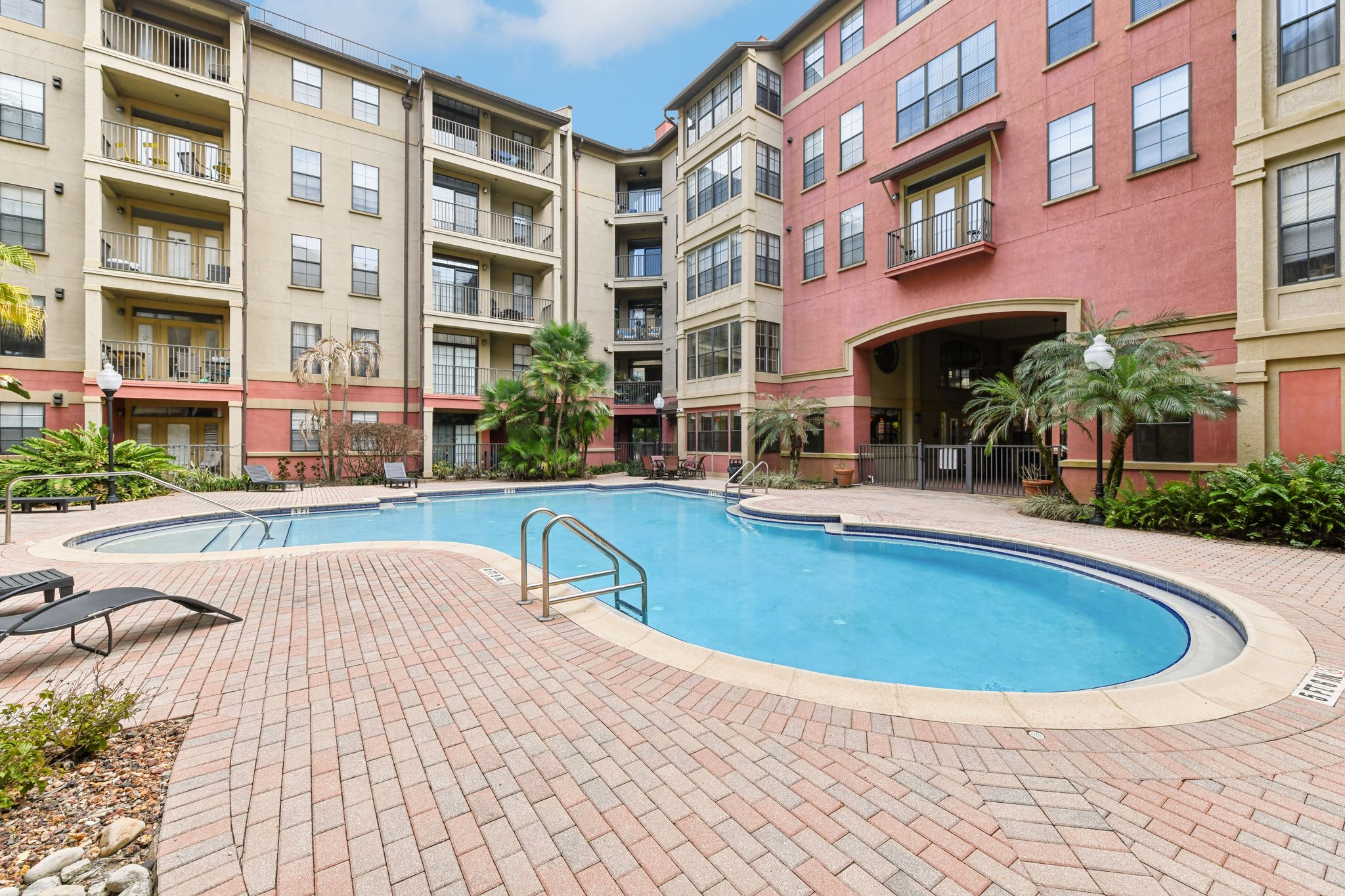 N Orange Ave 101-2603-915.jpg