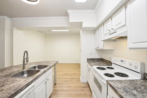 N Orange Ave 101-S2603-013.jpg