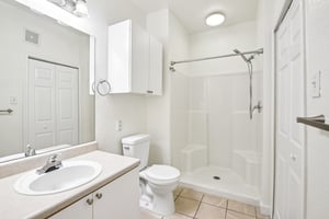 N Orange Ave 101-S2603-018.jpg