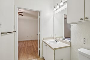 N Orange Ave 101-S2603-019.jpg