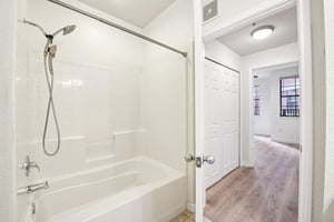 N Orange Ave 101-S2603-022.jpg