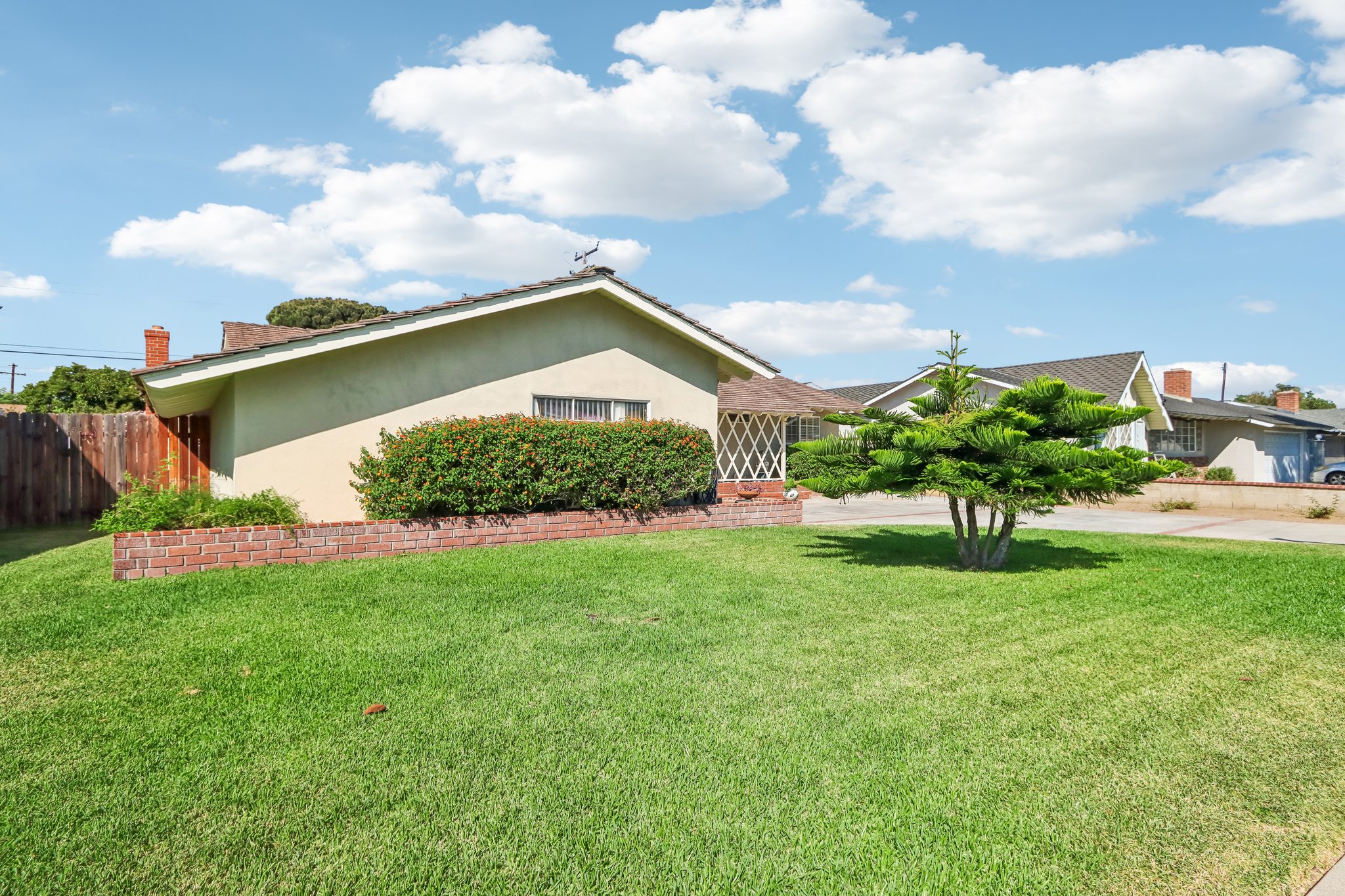W Lucille Ave-S2207-003.jpg