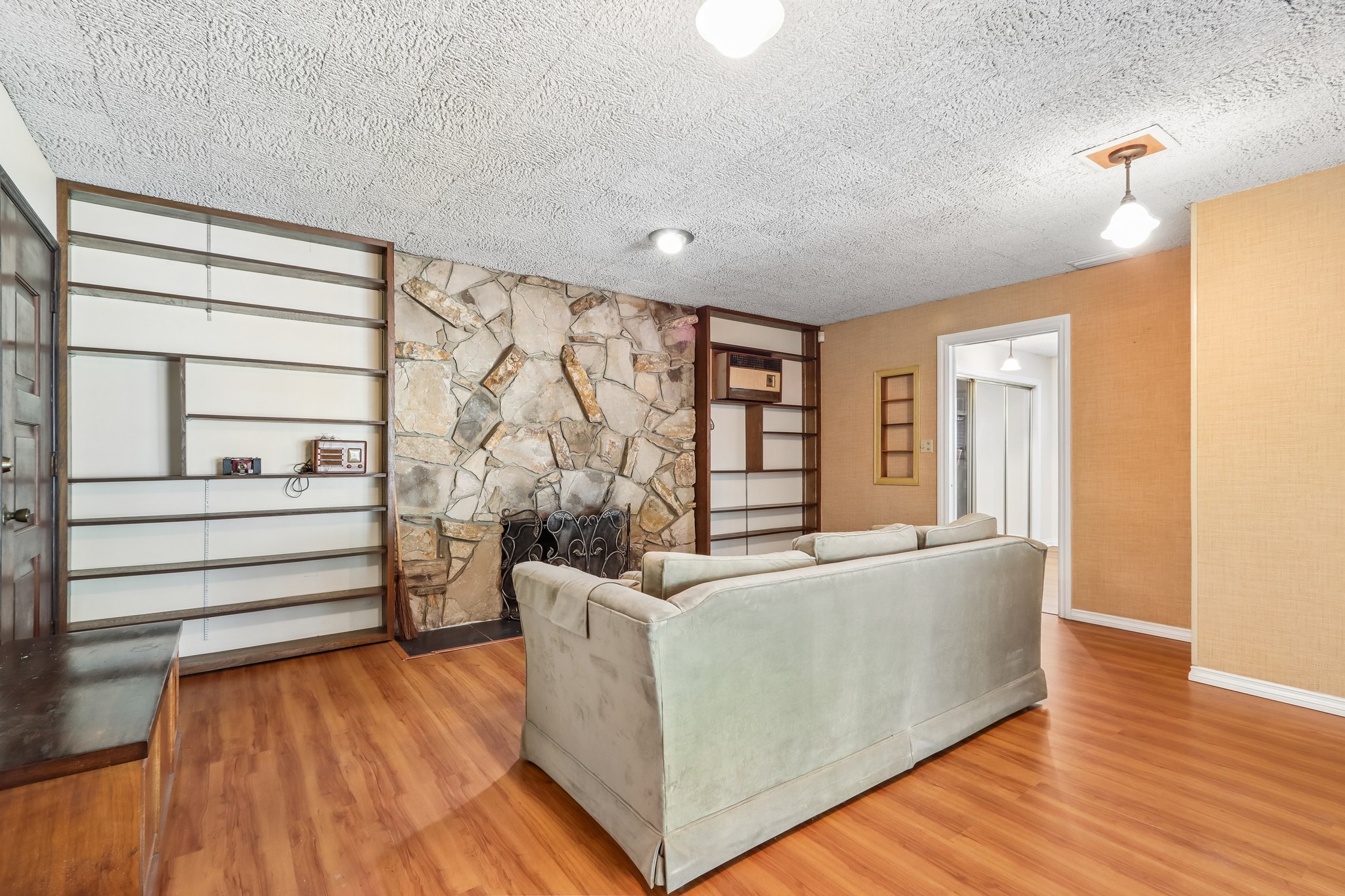 W Lucille Ave-S2207-009.jpg