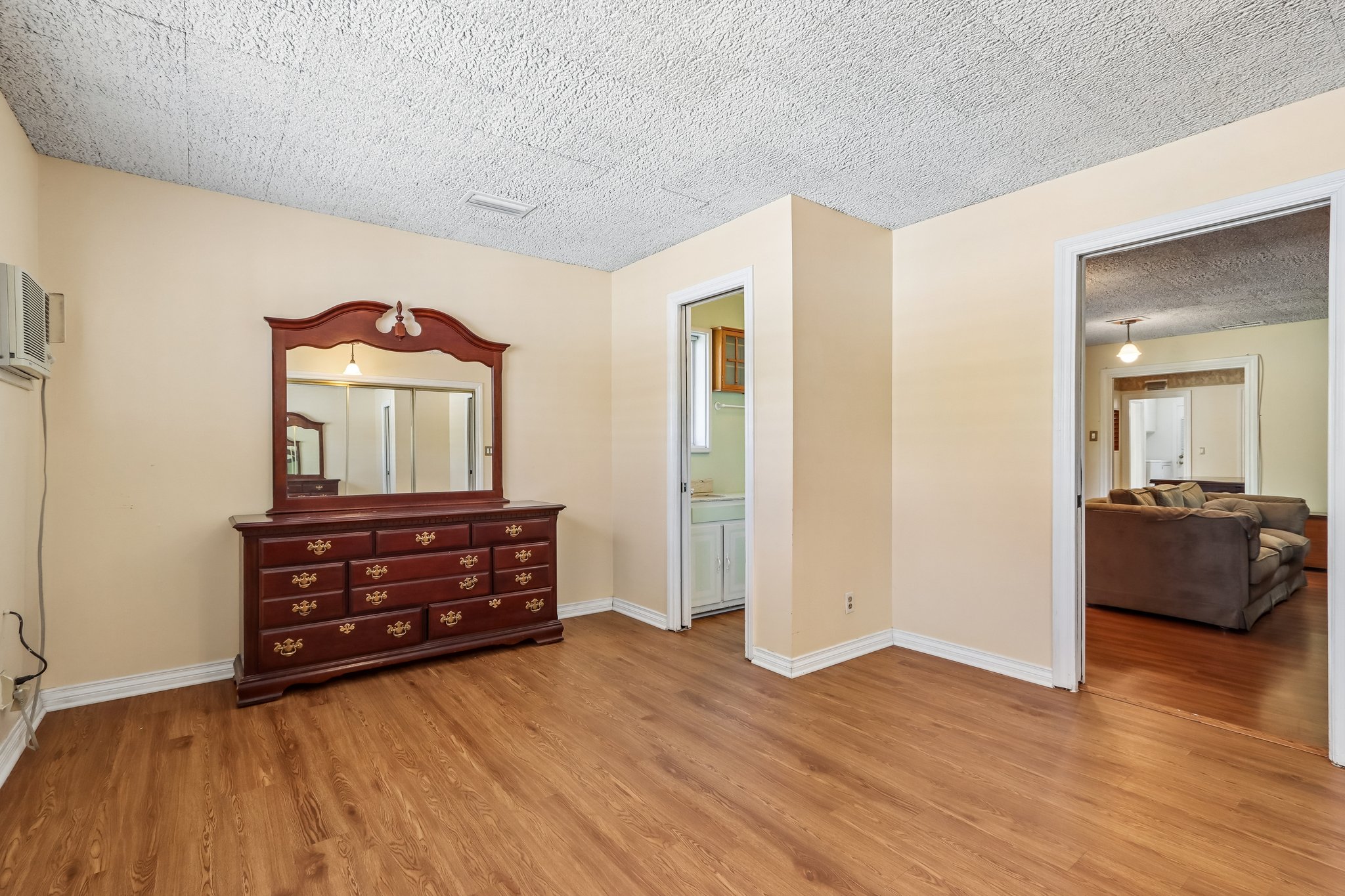 W Lucille Ave-S2207-015.jpg