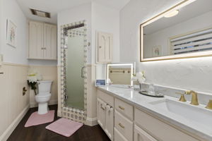  Photo 44