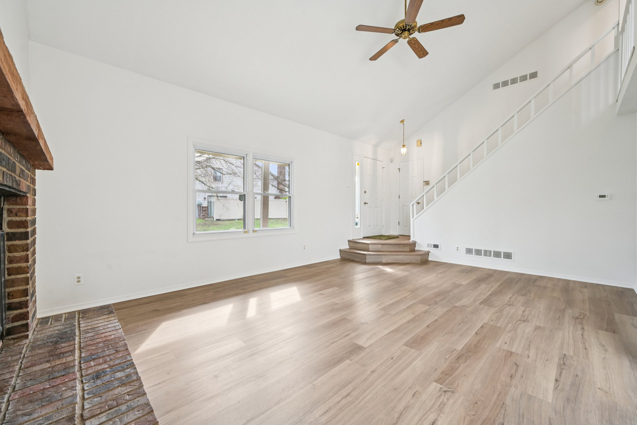 Cinnebar Dr-S0304-006.jpg