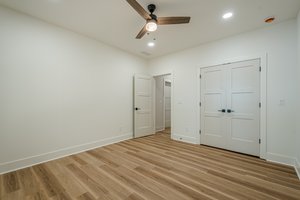  Photo 32