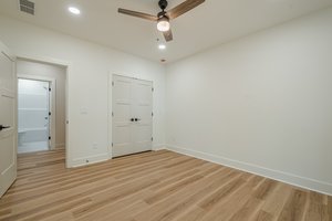  Photo 33