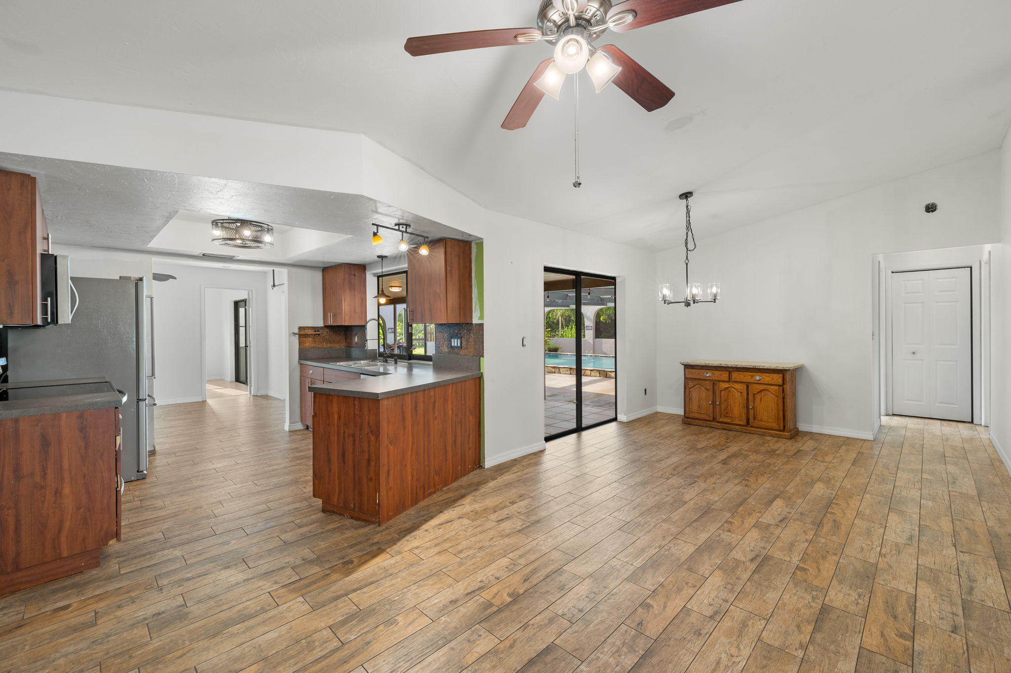 Dining Room 2 of 3