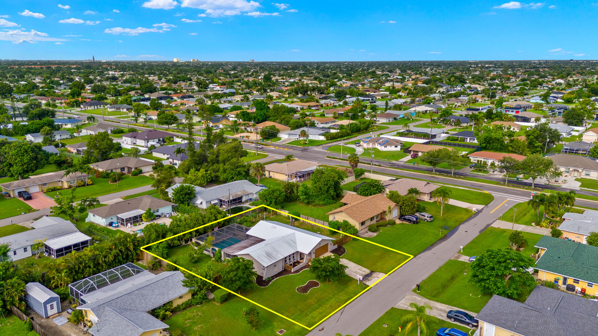 Aerial Front Exterior 2 of 4 - lot lines