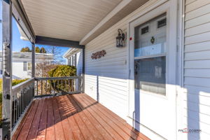 Front Porch/Entrance