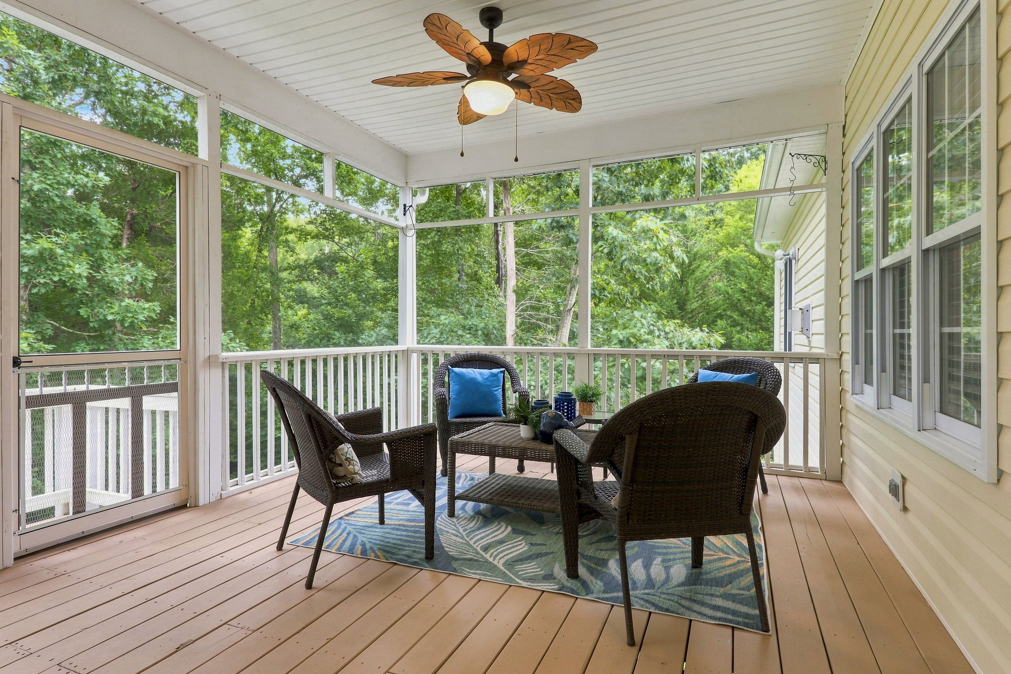 31-Screened Porch