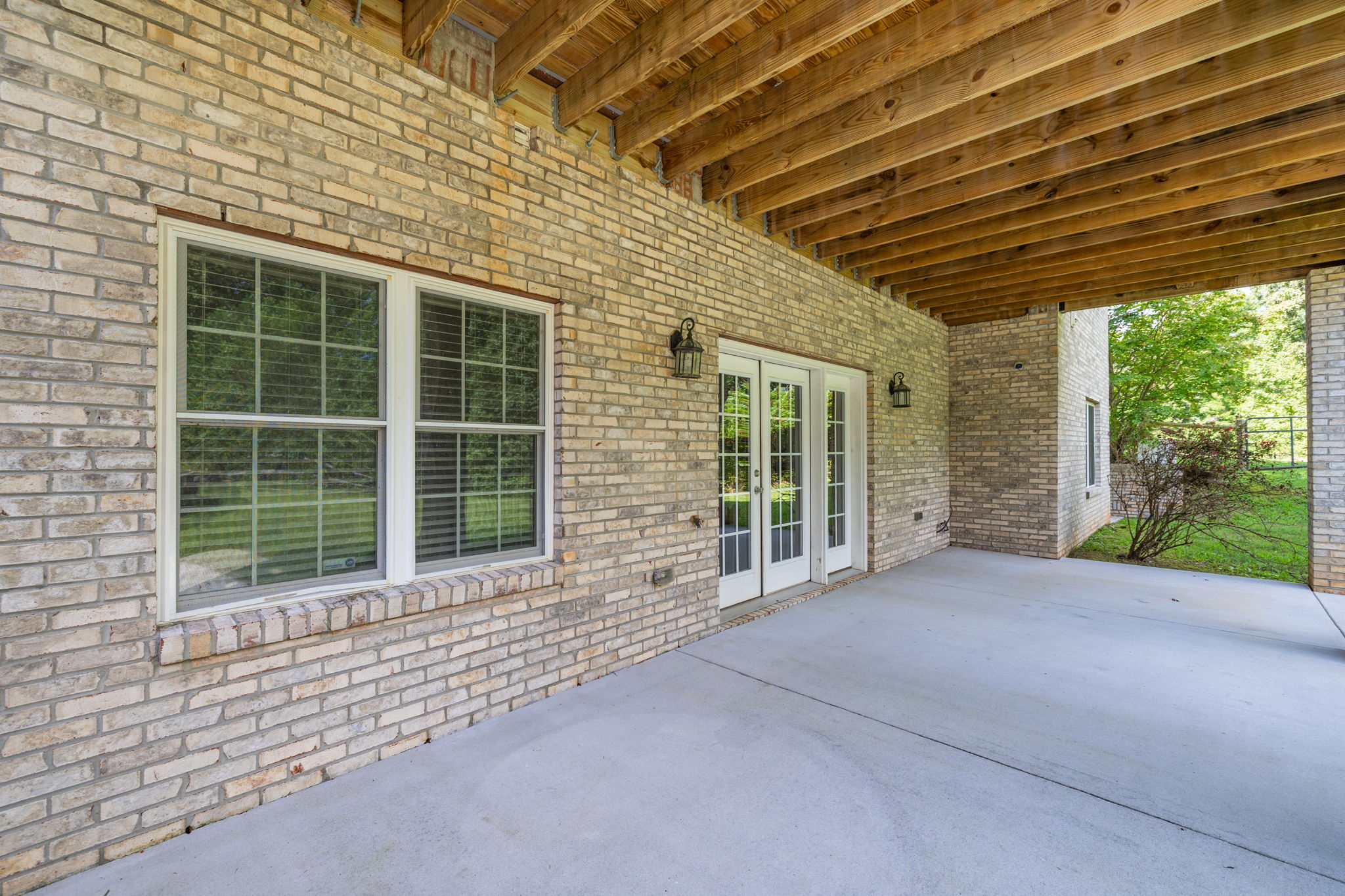 9127 County_Exterior-13