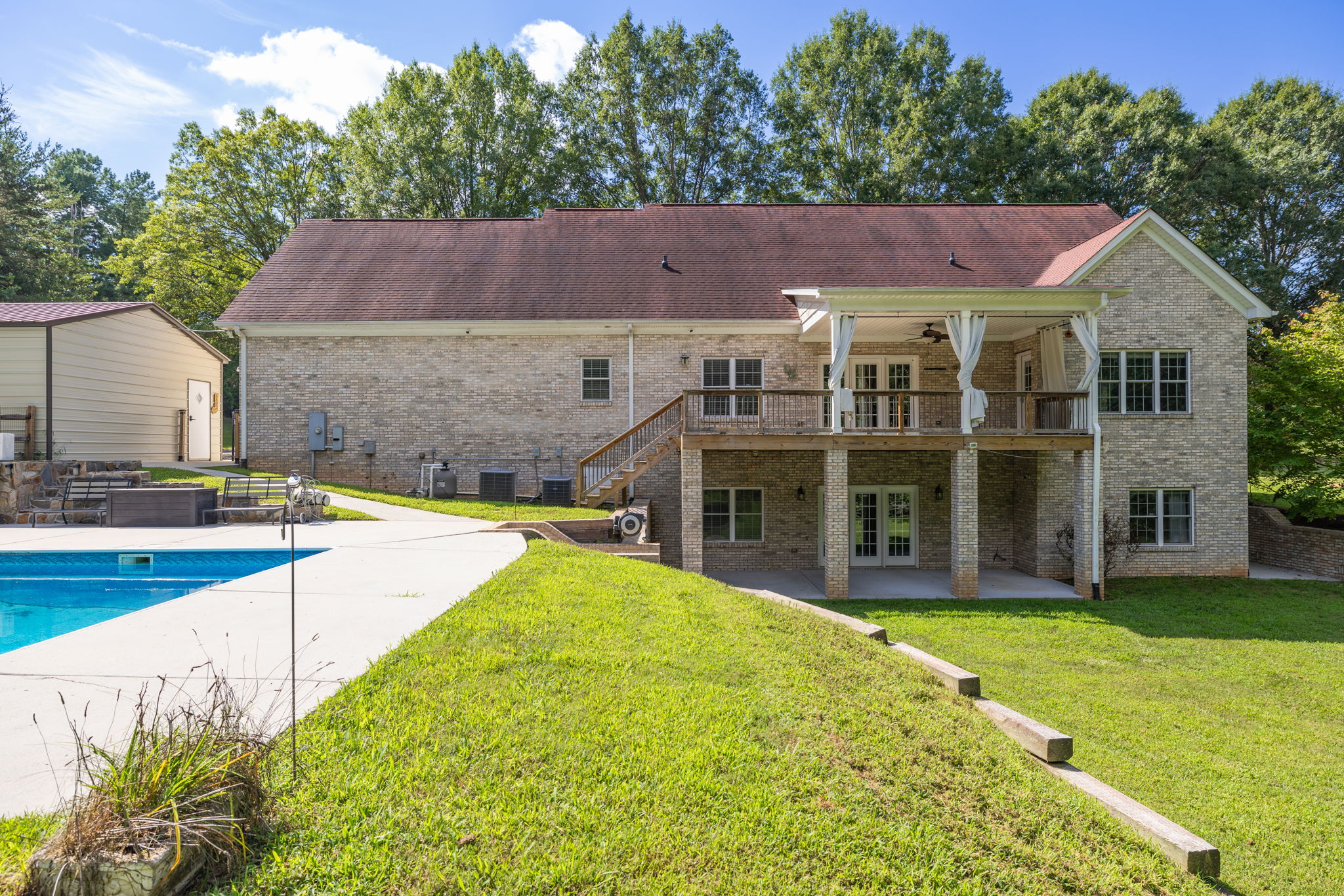 9127 County_Exterior-16